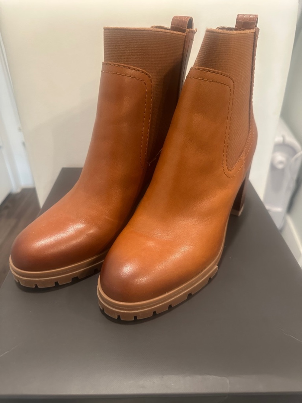 Vince Camuto Denniel Boots
Brand New - Picture 3 of 6